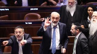 אריה דרעי בהצבעה במליאה