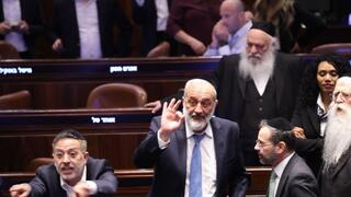 אריה דרעי בהצבעה במליאה