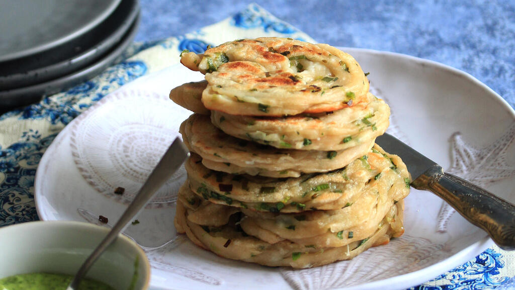 Chinese savory scallion pancakes (Photo: Milly Eliyahu) פנקייקס סיניים, מלוחים וטבעוניים