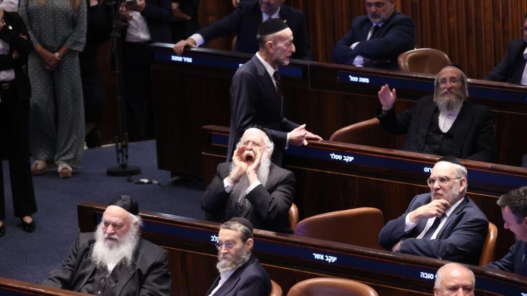 הצבעה לחוק שירות ביטחון במליאת הכנסת