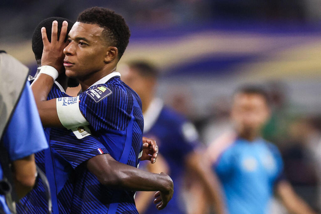 Mbappe also came under attack (Photo: Franck Fife / AFP) הפנים אומרות הכול. אמבאפה בסיום