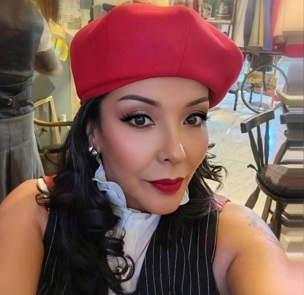 Adriana Manotas Rodriguez, a 52-year-old Colombian content creator, who died last week after being evacuated from an aesthetics center in Bogotá (Photo: Facebook) אדריאנה מאנוטס רודריגז, משפיענית, נפטרה לאחר טיפול אסתטי