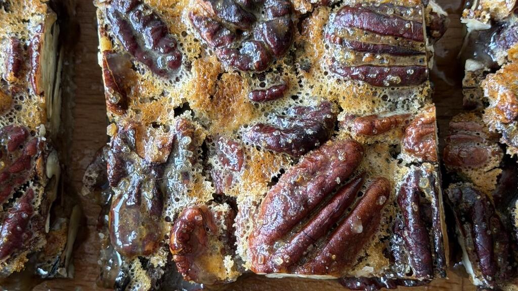 Pecan pie bars (Photo: Lior Mashiach) חיתוכיות פאי פקאן