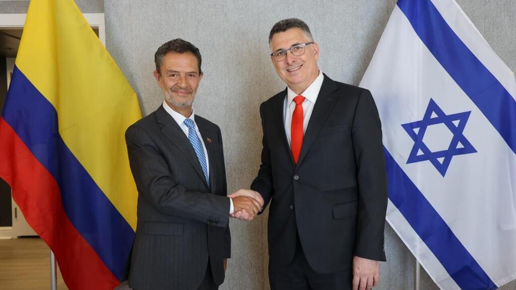 Foreign Minister Gideon Saar and Colombian Foreign Minister Omar Bola Escobar (Photo: Shmulik Almani) שר החוץ גדעון סער נפגש לפני שעה קלה בוושינגטון עם שר החוץ המיועד של קולומביה עומאר בולה אסקובר