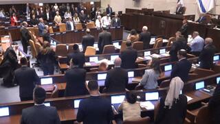 דקת דומיה לזכר לינדזי גרהאם