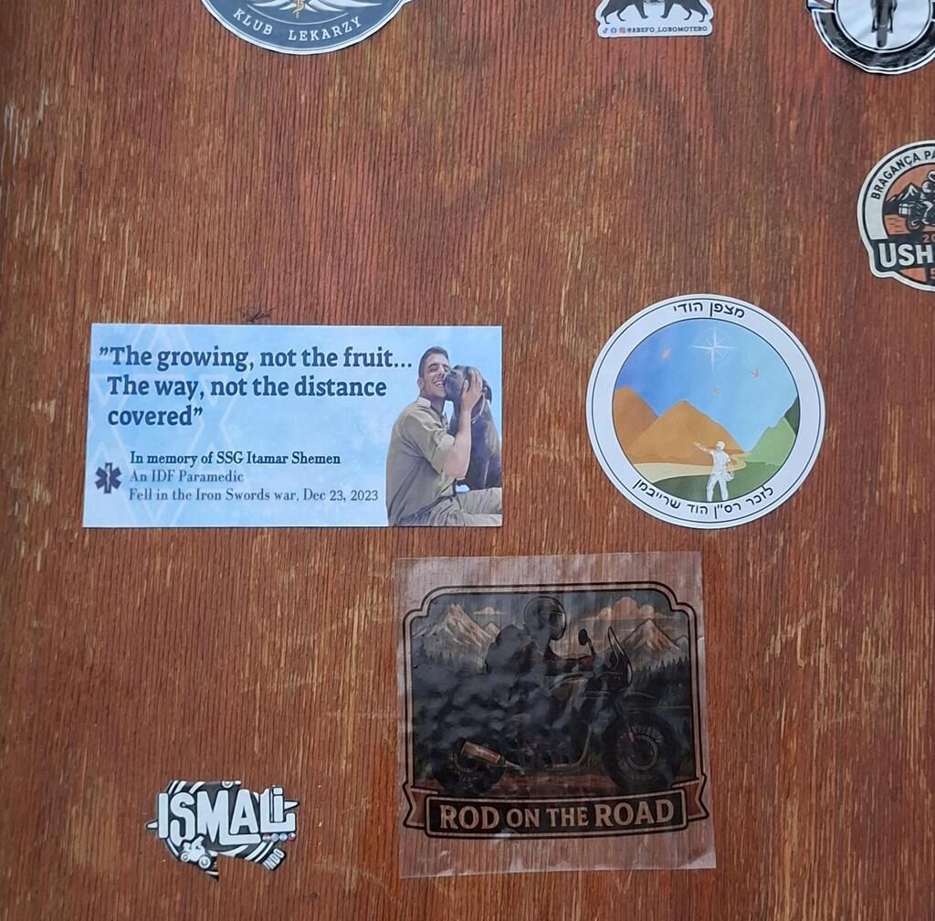 Stickers commemorating Staff Sgt. Itamar Shemen and Maj. Hod Shriebman, carrying their light and values forward (Photo: Courtesy of Nimrod Mellhausen-Hasson ) המדבקות לזכרם של סמ"ר איתמר שמן ורס"ן הוד שרייבמן ז"ל. נושאים את האור והערכים שלהם הלאה