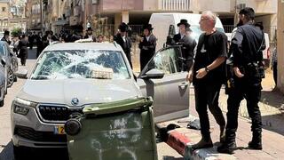אנשי מס הכנסה נכנסו לבני ברק והותקפו בהשלכת ביצים וחפצים