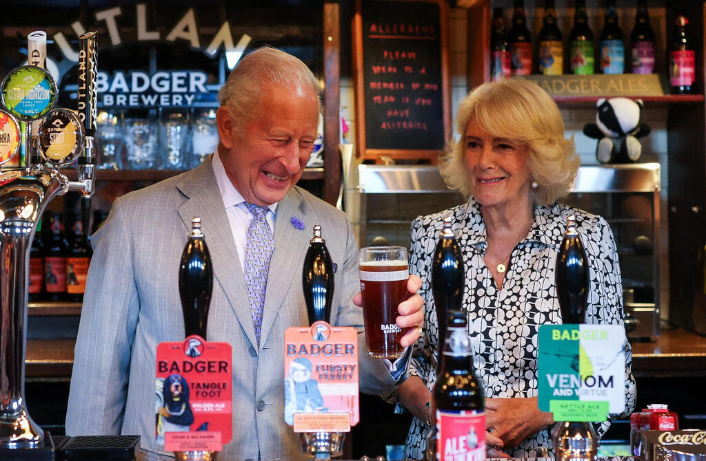 King Charles and Queen Camilla (Photo: Isabel Infantes / POOL / AFP) המלך צ'ארלס עם המלכה קמילה