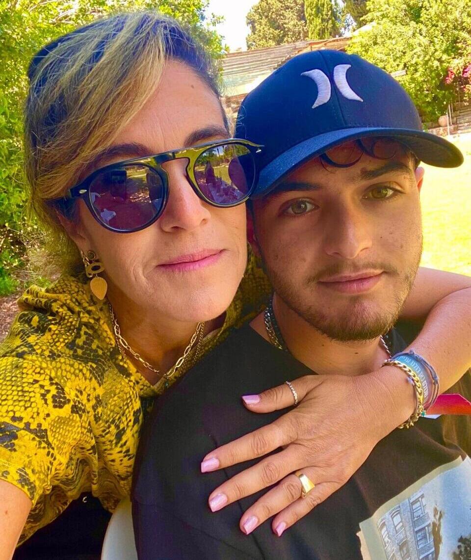 Elad Hasson and his mother Osnat: 'As mother of a Nova survivor, I am not supposed to chase after help. Help is supposed to chase me' (Photo: Courtesy of the family) אלעד עמוס חסון ביחד עם אימו אמא שלו
