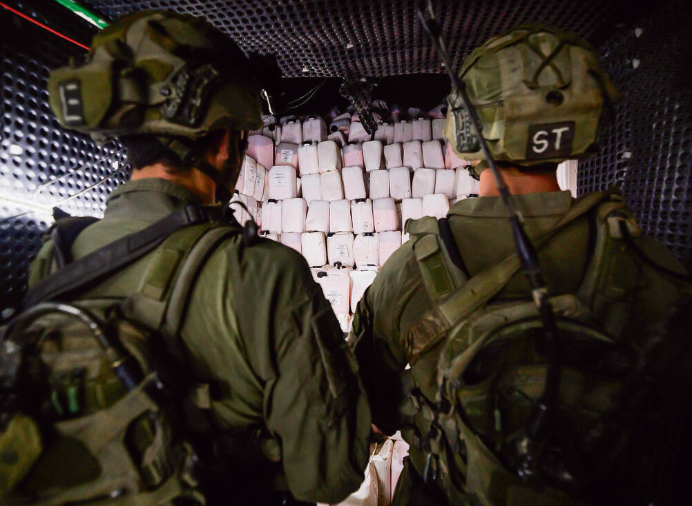 Target for clearance: a stockpile of IDF explosives stored in the captured excavated area (Photo: Ziv Koren) יעד לטיהור: מצבור חומר נפץ צה"לי מאופסן באזור החפור שנכבש