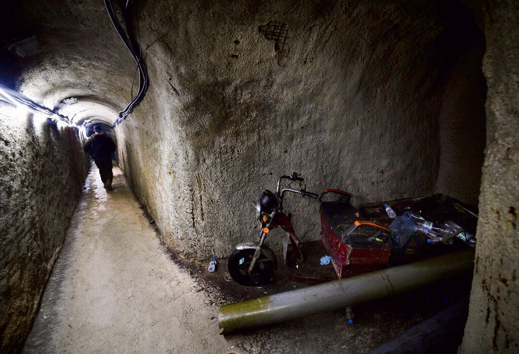 Three-wheeler from hell: a vehicle used to transport equipment through the tunnel (Photo: Ziv Koren) תלת־אופנוע מהגיהינום: רכב עם שלושה גלגלים להובלת ציוד בתוך המנהרה