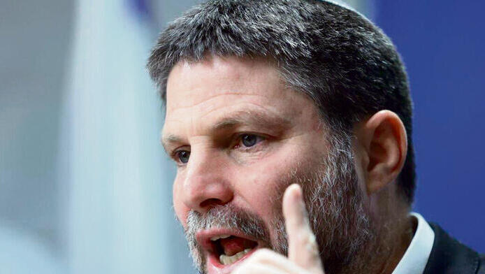 סמוטריץ'. האצבע שלו בקואליציה מבססת עולם הפוך והזוי שבו מי שנרתם לשרת הופך לעבד ונטחן עד דק