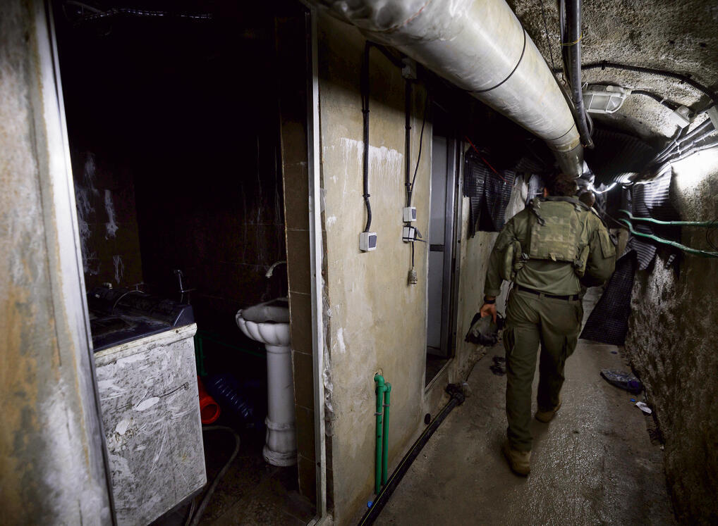 One of the toilet and shower rooms carved into the rock (Photo: Ziv Koren) בול פגיעה: אחד מחדרי השירותים והמקלחות שנחצבו בסלע