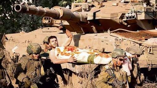 רס"ר (במיל') איתי פוקס, גדוד 8207, מפונה עם אגרוף מונף באוויר, במהלך הקרב בעייתרון 