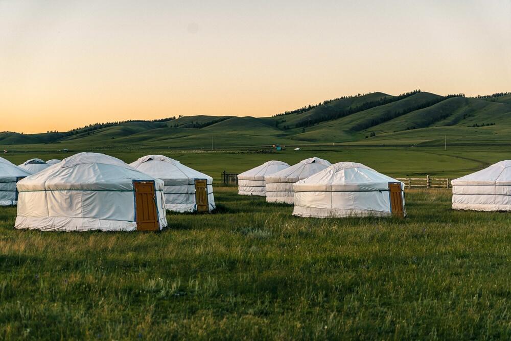 A traditional campsite in Mongolia (Photo: Shutterstock) מונגוליה מחנה אוהלים מסורתי אילוסטרציה