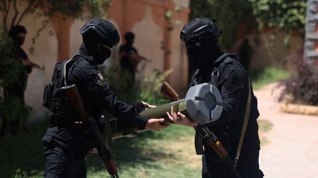 Members of Syria’s Interior Ministry display one of the missiles seized during an operation targeting an alleged cross-border weapons smuggling network near al-Tanf, July 16, 2026 (Photo: Syrian Interior Ministry) Members of Syria’s Interior Ministry display one of the missiles seized during an operation targeting an alleged cross-border weapons smuggling network near al-Tanf, July 16, 2026