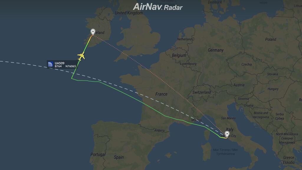 Passengers noticed that the flight path was diverted מסלול הטיסה של מטוס יונייטד איירליינס