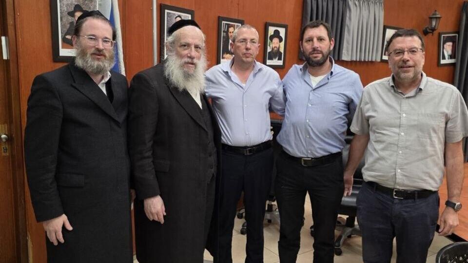 Senior Tax Authority officials meet with the mayor of Bnei Brak בכירי רשות המיסים בפגישה עם ראש עיריית בני ברק