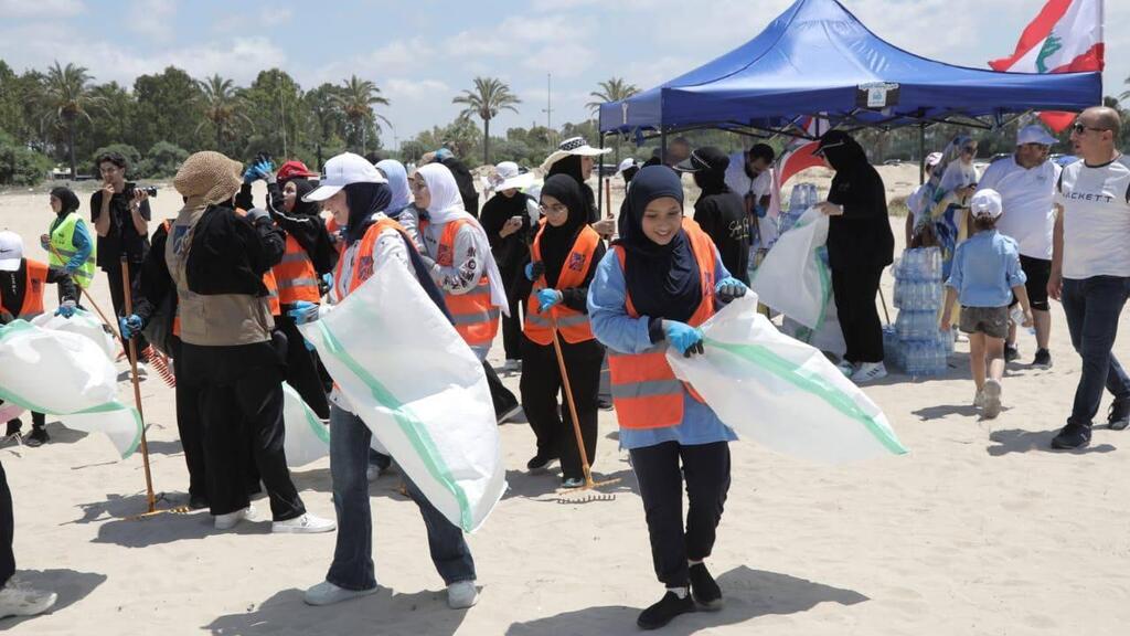  Beach clean up 