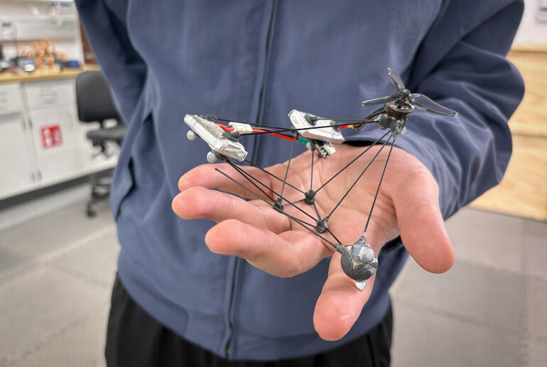 The new drone (Photo: Northwestern Now) הרחפן החדשני של חוקרי נורת'ווסטרן