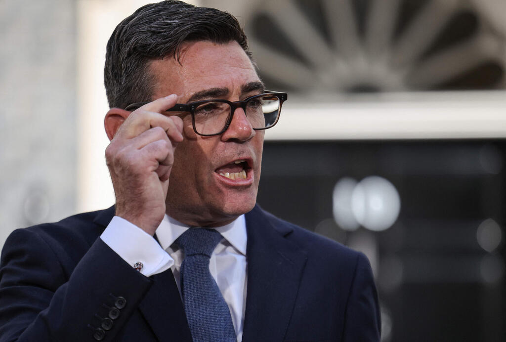 British Prime Minister Andy Burnham: Britain increases aid to the Saudis (Photo: Henry Nicholls/ AFP) ראש ממשלת בריטניה החדש אנדי ברנהאם בנאום ראשון מחוץ ל דאונינג 10