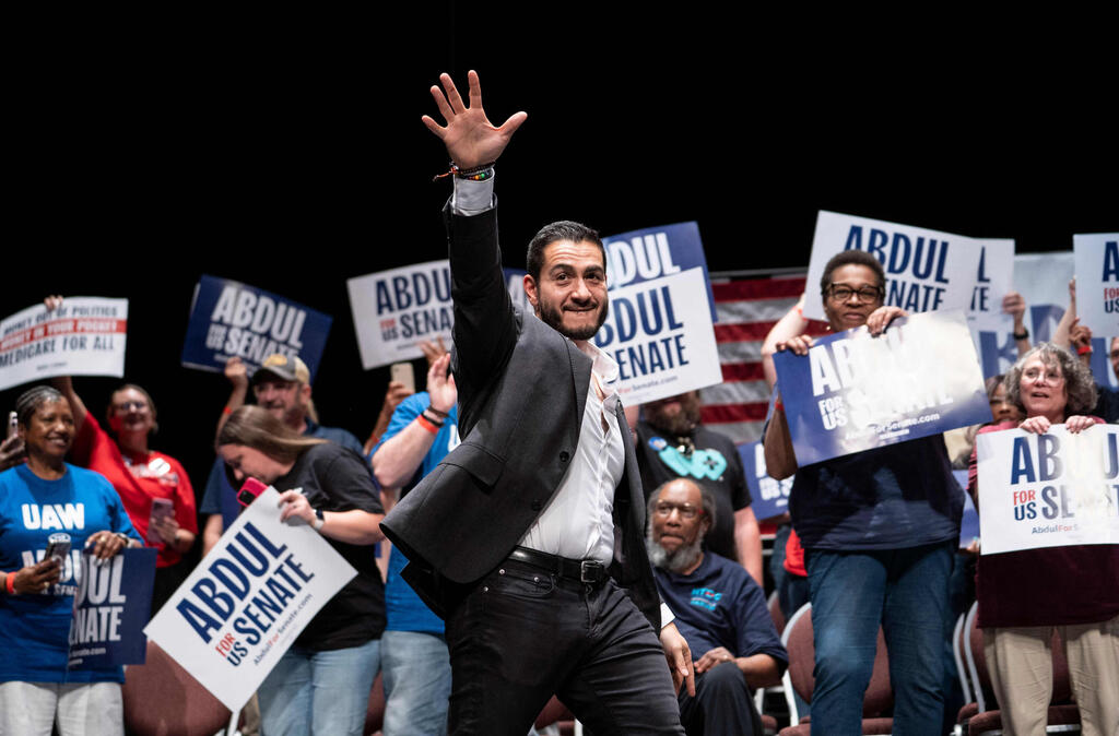  Abdul El-Sayed on the campaign trail to become the next US senator from Michigan 