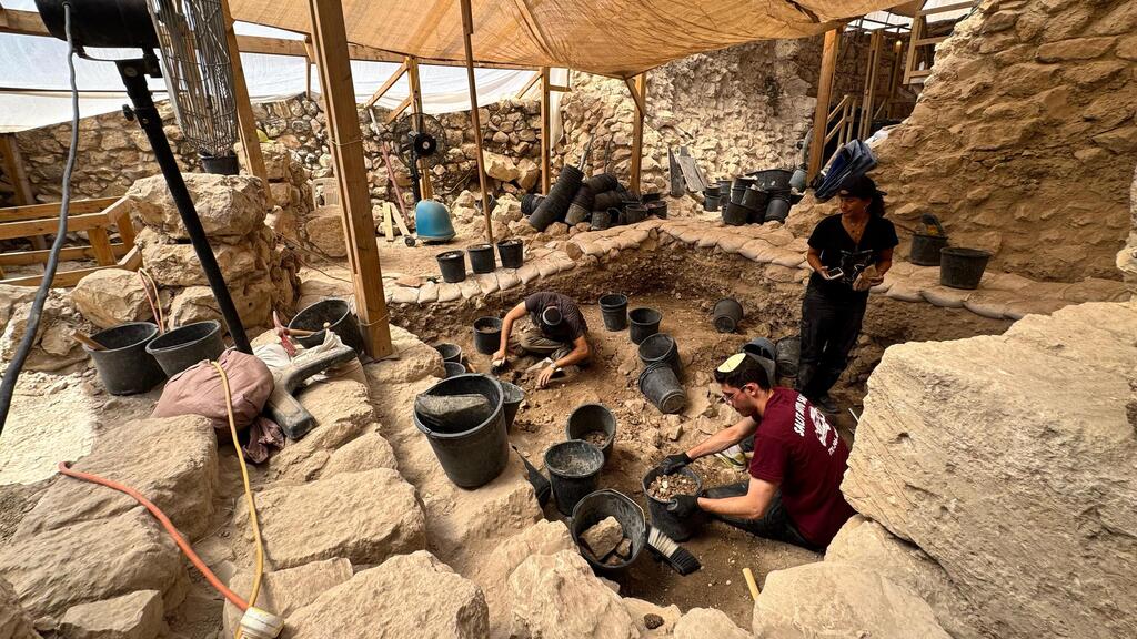 Israel Antiquities Authority excavations at the Givati parking lot in the City of David (Photo: Reut Wilf, City of David) חפירות רשות העתיקות בחניון גבעתי שבעיר דוד