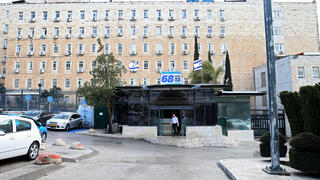 כניסה לחניון בקריית הממשלה בירושלים. העובדים מתלוננים על עומס והיעדר מקומות חניה