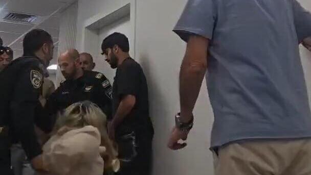 עימות בין נילי אהרון למשטרה