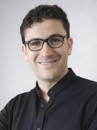 ד"ר אימן חורי, מומחה בכירורגיה של היד, שיבא