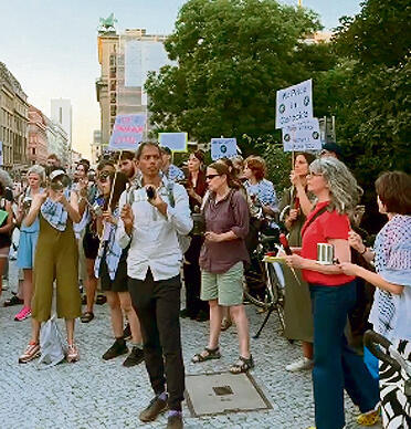 In September 2025, after two postponements due to pro-Palestinian protests and threats against Shani and his team, the group opened a branch of Gila & Nancy in Berlin מסעדת גילה וננסי בברלין. שמונה חודשים של הפגנות ואיומים