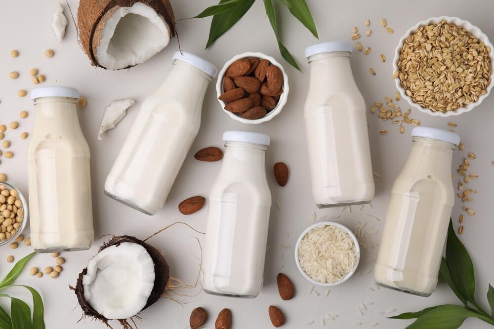 Plant based drinks (Photo: Shutterstock) חלב צמחי