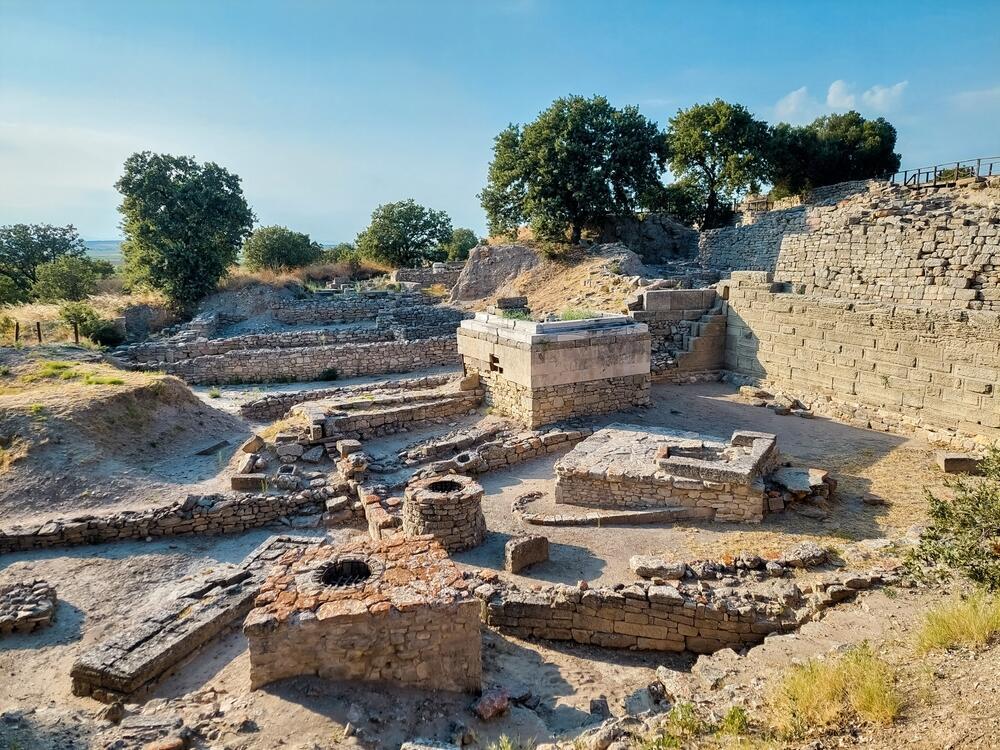 Ruins of the ancient city of Troy in Turkey (Photo: Blanca San Juan / Shutterstock) הריסות העיר העתיקה טרויה בטורקיה