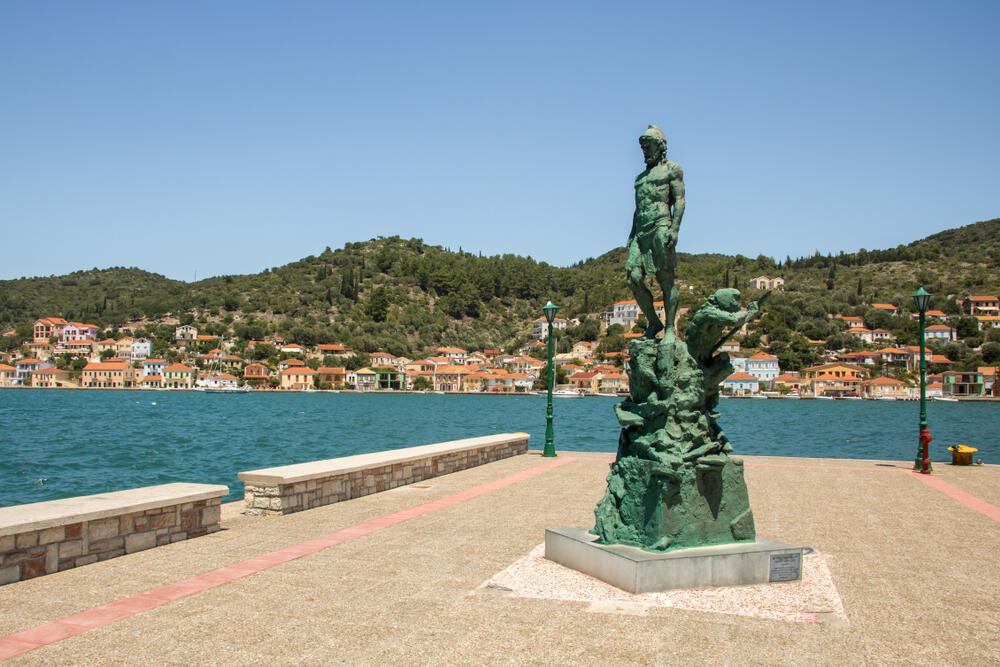 A statue of Odysseus in Vathy, the capital of Ithaca (Photo: Hardtodigit / Shutterstock) העיר ואתי, בירת האי היווני איתקה