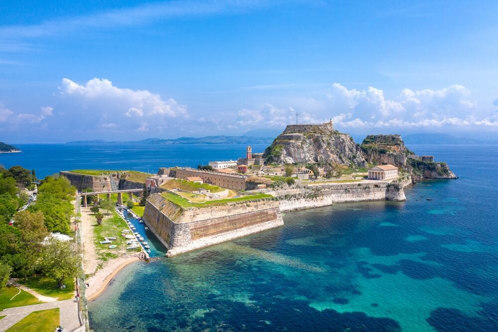 The Old Venetian Fortress on the island of Corfu, Greece (Photo: Georgios Tsichlis / Shutterstock) המבצר הוונציאני העתיק באי קורפו, יוון