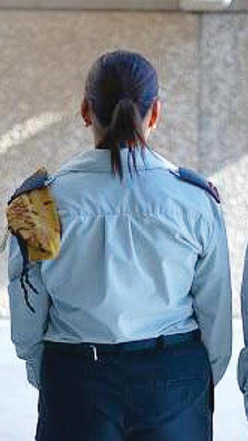 שלוש המפקדות בטקס סיום קורס מפקדות פלוגה