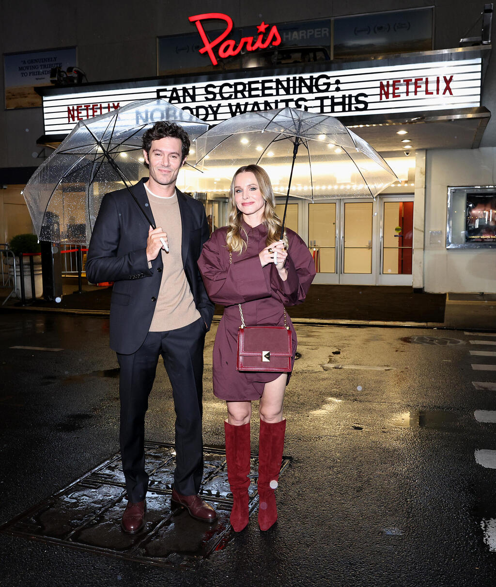 Kristen Bell and Adam Brody at a screening of ‘Nobody Wants This’ in New York, 2024 (Photo: Jamie McCarthy/Getty Images for Netflix) קריסטן בל ואדם ברודי בהקרנה לסדרה "רק לא זה" בניו יורק, 2024