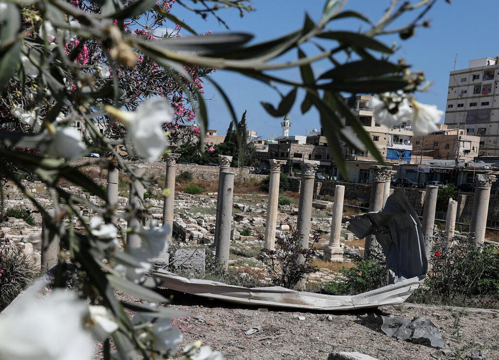 One of Tyre’s ancient sites (Photo: REUTERS/Zohra Bensemra) אחד מהאתרים העתיקים בצור
