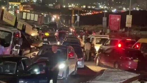 פקקים ועומסי תנועה כבדים בעקבות סגירת כבישים וצירים מרכזיים בגדה המערבית באזור רמאללה