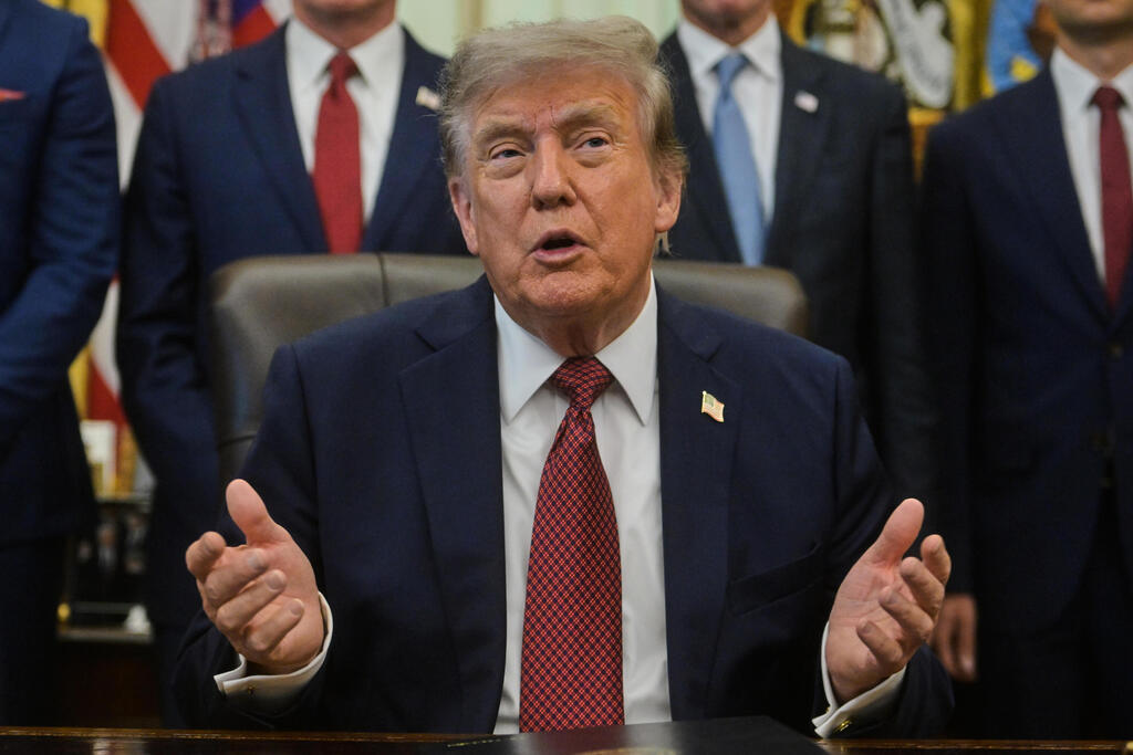 Just 28% of U.S. adults now approve of how Trump is handling Iran (Photo: AP Photo/Rod Lamkey, Jr.) נשיא ארה"ב דונלד טראמפ מכריז על חדשנות גרעינית אמריקאית בחדר הסגלגל של הבית הלבן בוושינגטון
