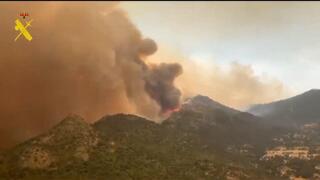 תיעוד מהאוויר בשריפות הענק ליד מדריד: בתים עולים באש