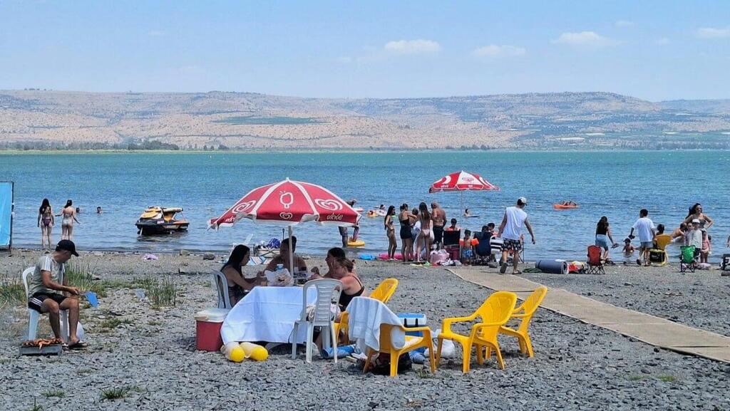 The Sea of Galilee (Photo: Oshri Ben Dor, Kinneret Cities Association) חוף מפרץ אמנון