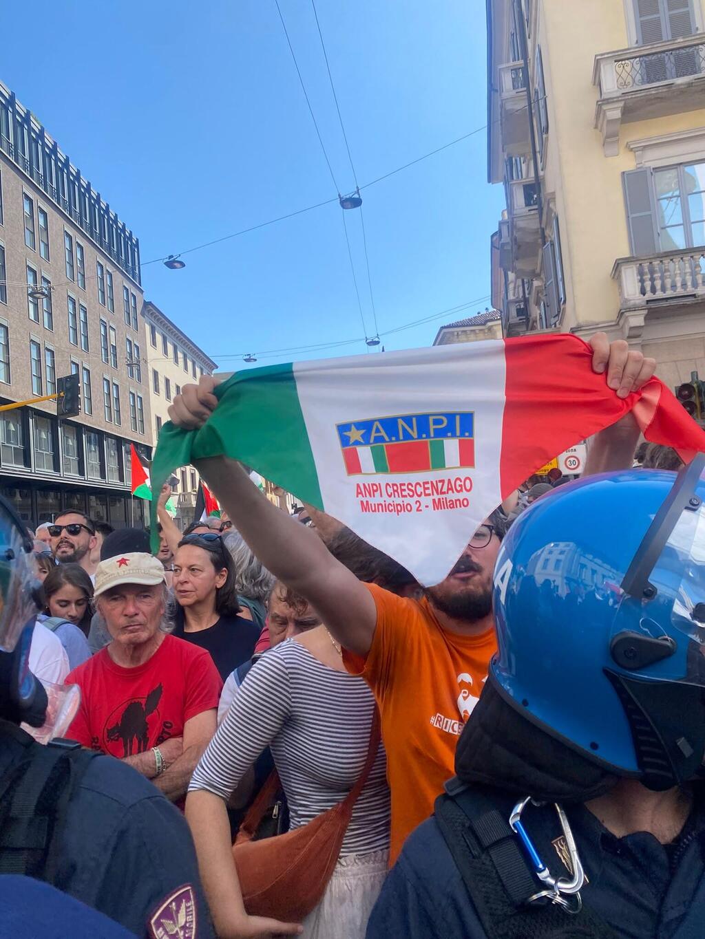 Members of the Jewish community being blocked from participating in Milan’s April 25 Liberation Day march (Photo: Dalia Gubbay) Members of the Jewish community being blocked from participating in Milan’s April 25 Liberation Day march