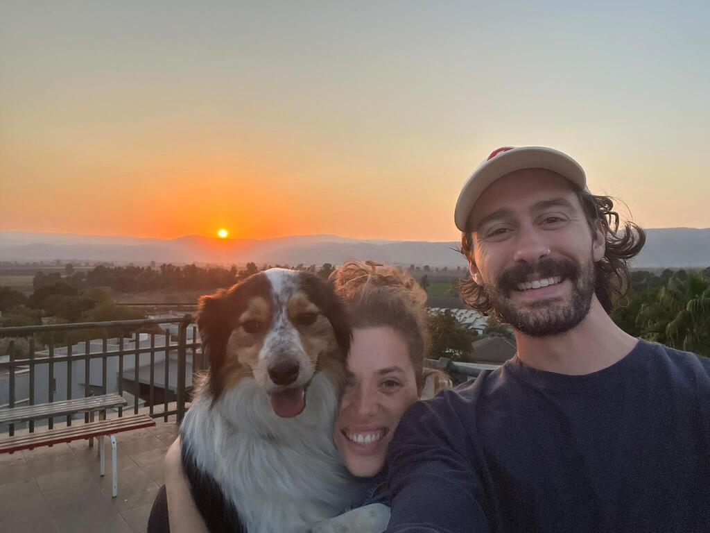 Jordan, Noa and the dog. Only when they were apart did they realize how much they were in love (Photo: Courtesy of the couple) ג'ורדן ונועה