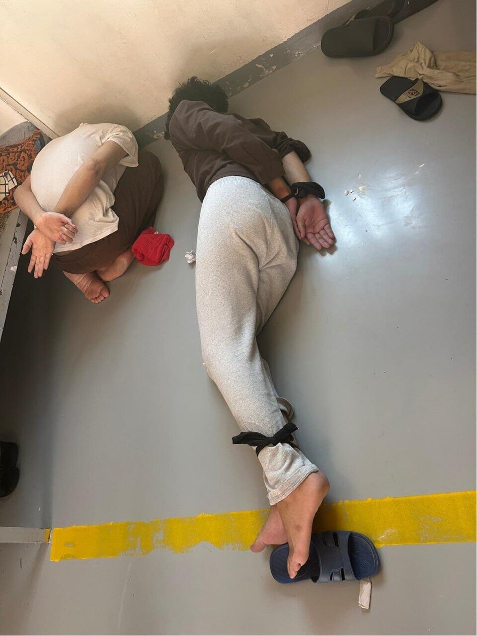 אסירים ביטחוניים קשרו רופא עזתי בגרביים