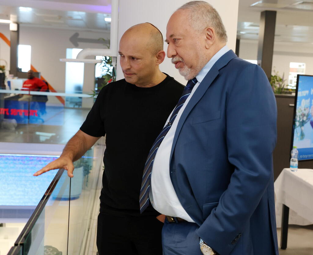 Naftali Bennett and Avigdor Lieberman (Photo: Shaul Golan) ועידת הביטחון הלאומי של קבוצת "ידיעות אחרונות" בשיתוף המכון למחקרי ביטחון לאומי INSS