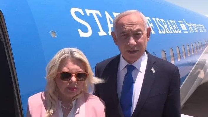 רה"מ בנימין נתניהו ורעייתו שרה נתניהו לפני ההמראה לביקור בוושינגטון