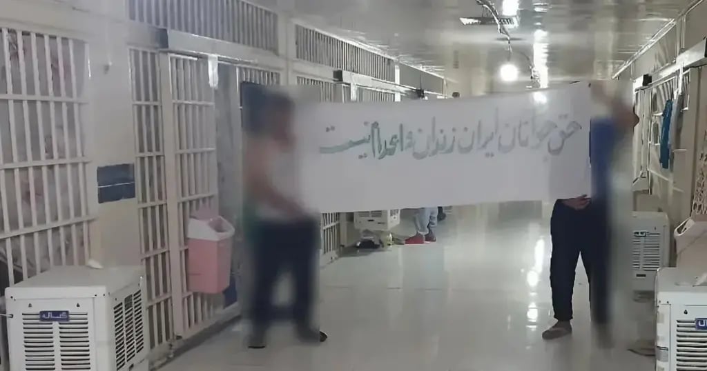 שביתת רעב מחאה של אסירים שנידונו למוות ב איראן כלא גאזל חסאר