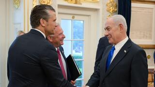 החיבוק מטראמפ, המפגש החשאי - וסימן השאלה הגדול