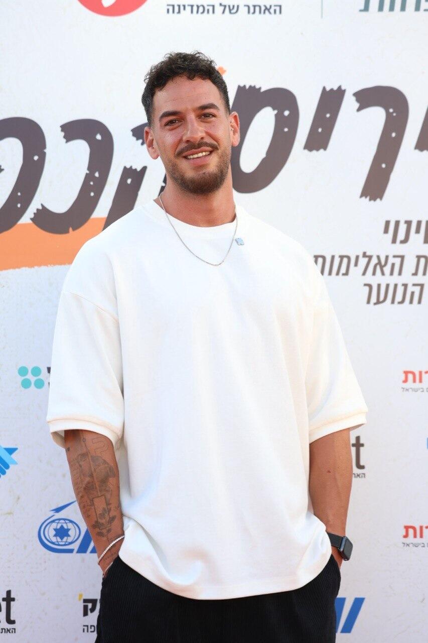 אירוע מסירים את הכפפות 